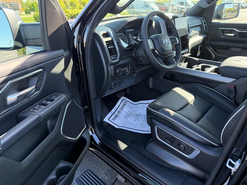 Ram 1500 Vehicle Full-screen Gallery Image 17
