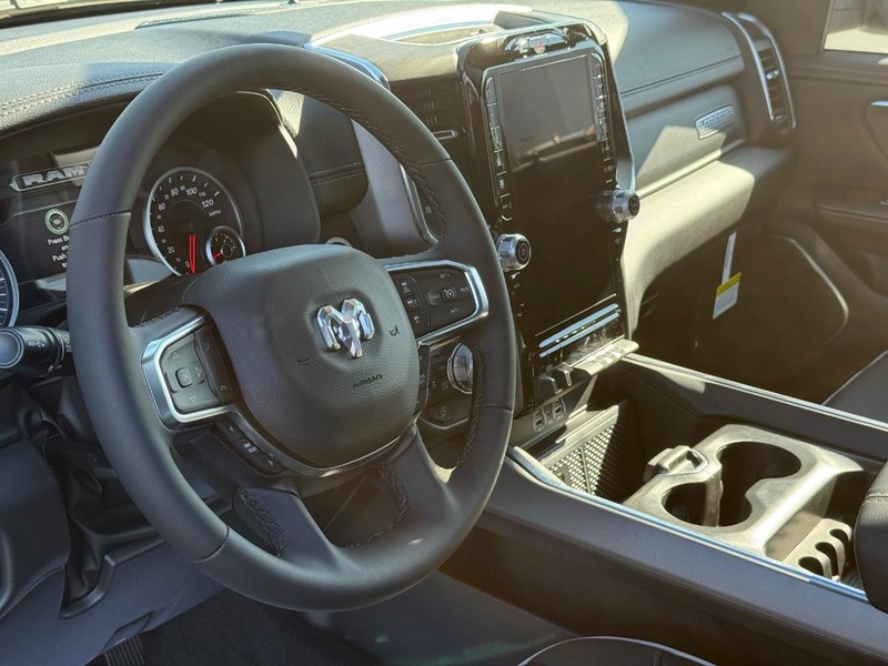 Ram 1500 Vehicle Full-screen Gallery Image 19
