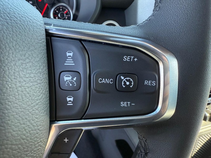 Ram 1500 Vehicle Full-screen Gallery Image 21