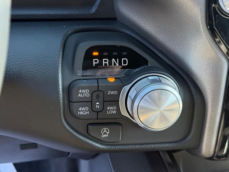 Ram 1500 Vehicle Full-screen Gallery Image 23