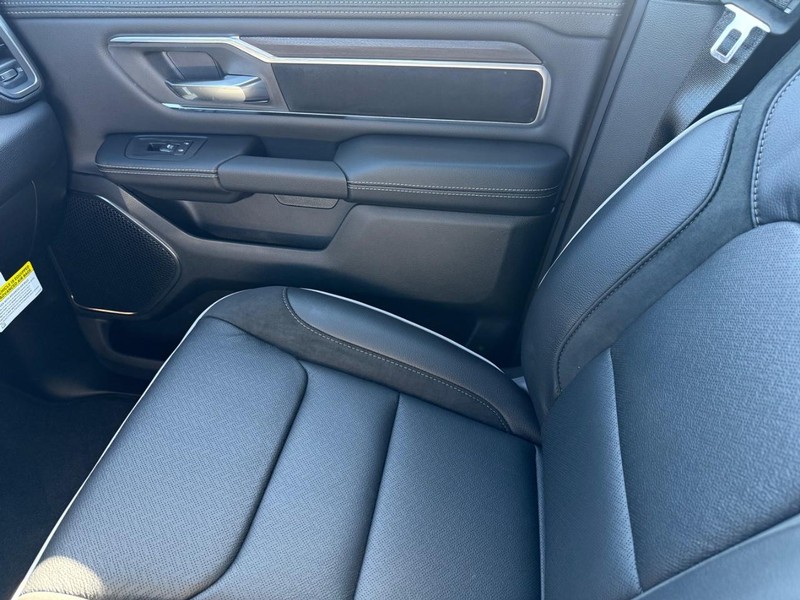 Ram 1500 Vehicle Full-screen Gallery Image 27