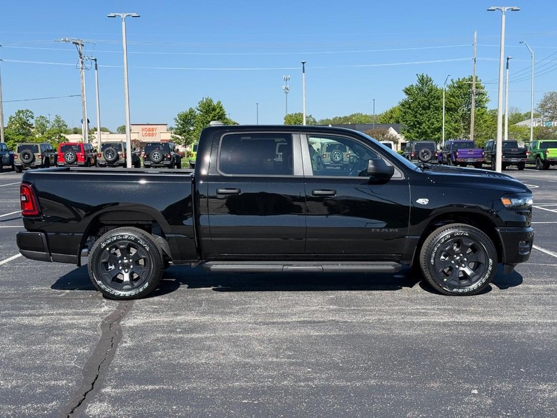 Ram 1500 Vehicle Full-screen Gallery Image 2