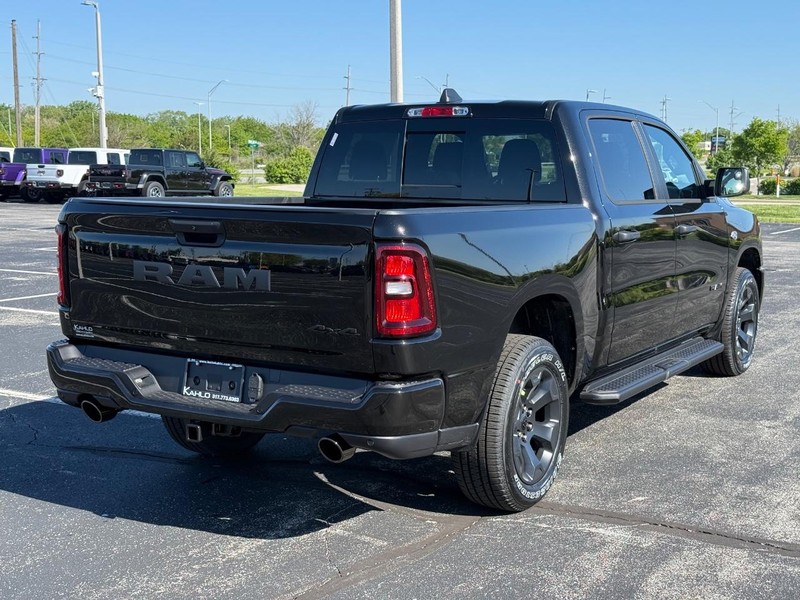 Ram 1500 Vehicle Full-screen Gallery Image 3