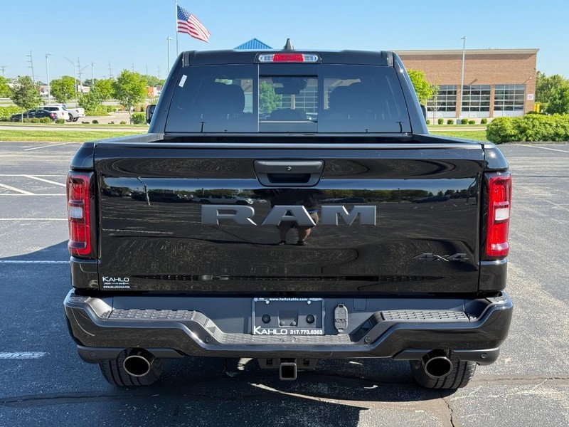 Ram 1500 Vehicle Full-screen Gallery Image 4