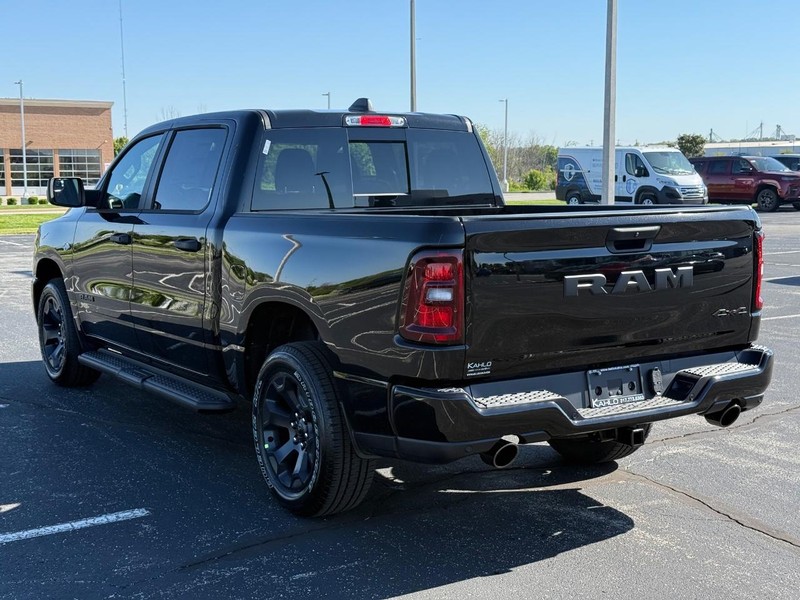 Ram 1500 Vehicle Full-screen Gallery Image 5