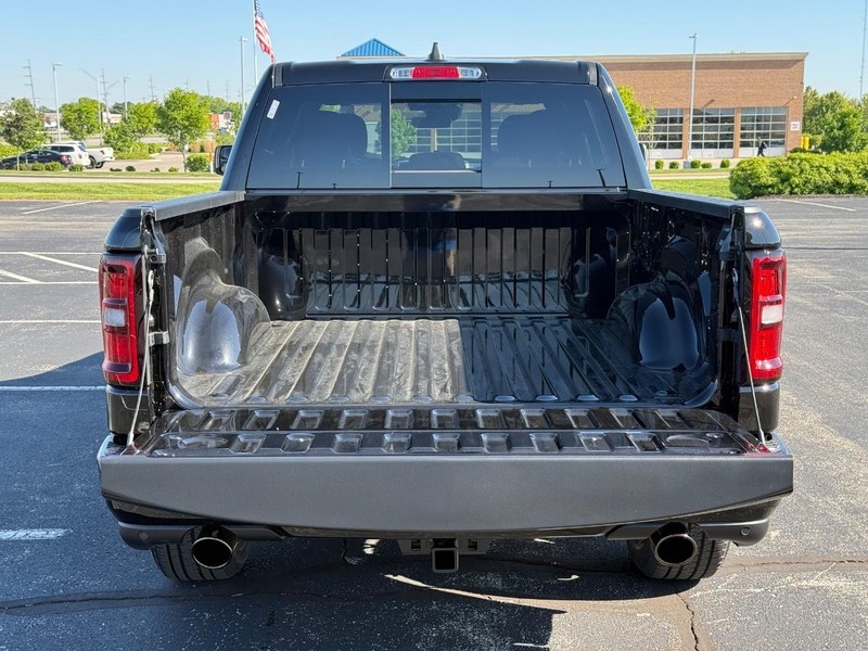Ram 1500 Vehicle Full-screen Gallery Image 7