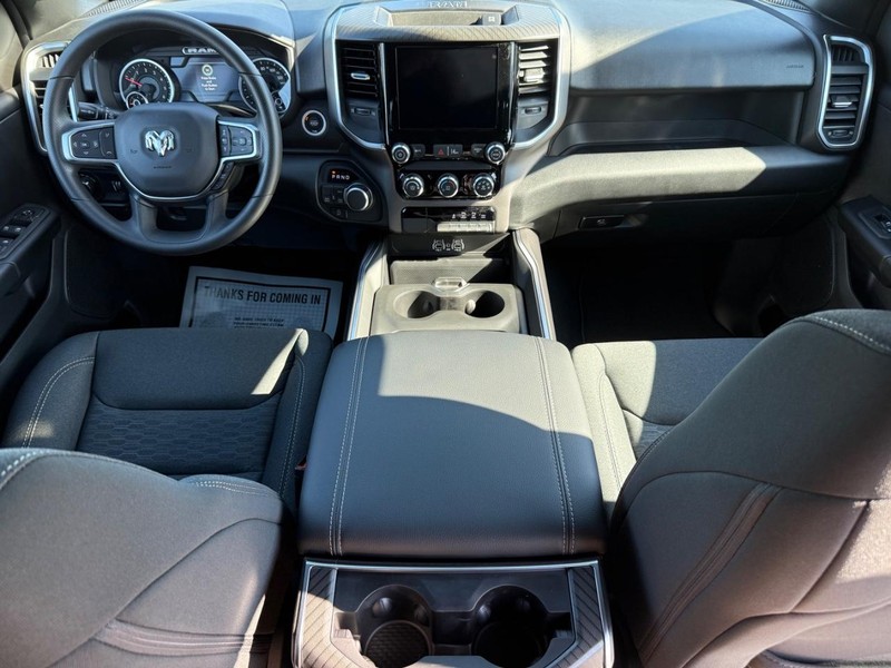 Ram 1500 Vehicle Full-screen Gallery Image 12