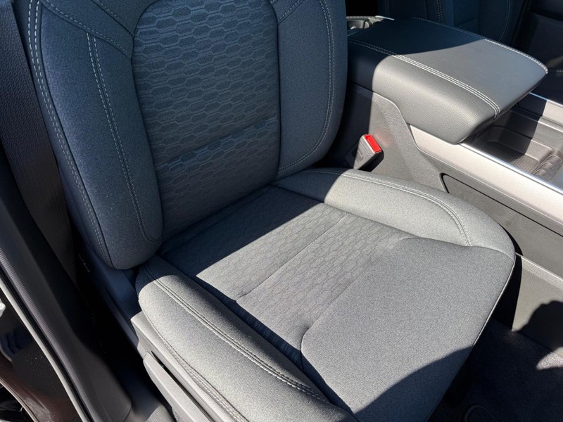 Ram 1500 Vehicle Full-screen Gallery Image 15