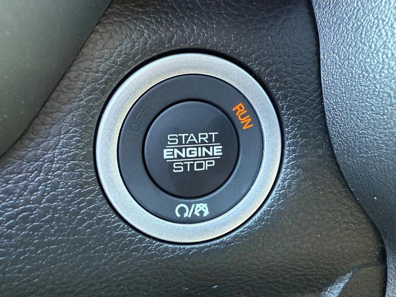 Ram 1500 Vehicle Full-screen Gallery Image 21