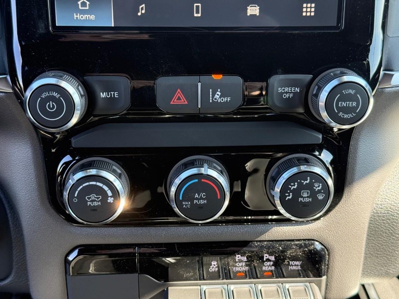Ram 1500 Vehicle Full-screen Gallery Image 25