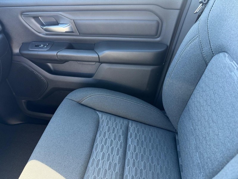 Ram 1500 Vehicle Full-screen Gallery Image 27