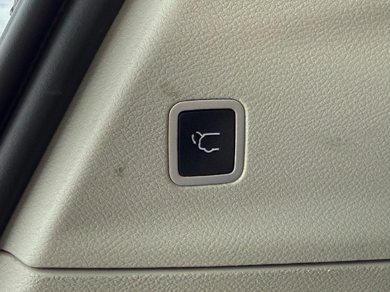Chrysler Pacifica Vehicle Full-screen Gallery Image 8