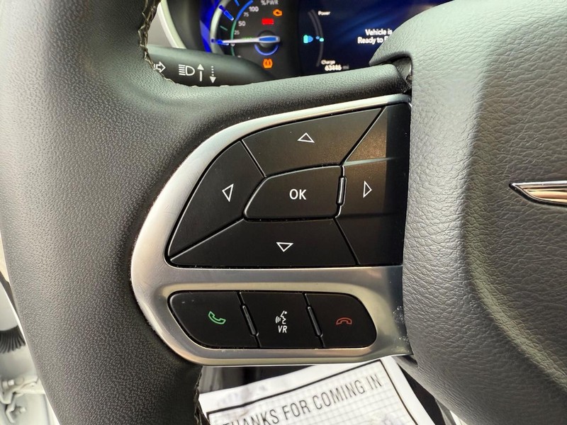 Chrysler Pacifica Vehicle Full-screen Gallery Image 22
