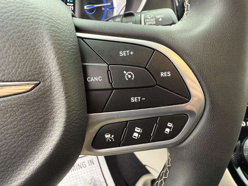 Chrysler Pacifica Vehicle Full-screen Gallery Image 23