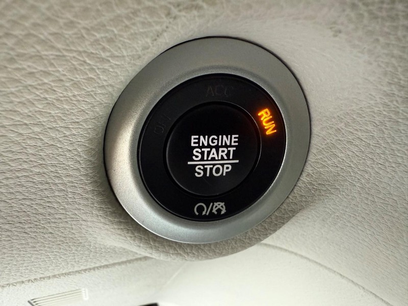 Chrysler Pacifica Vehicle Full-screen Gallery Image 24