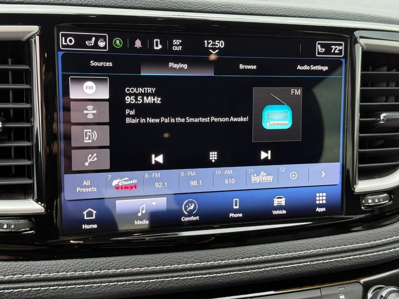 Chrysler Pacifica Vehicle Full-screen Gallery Image 25
