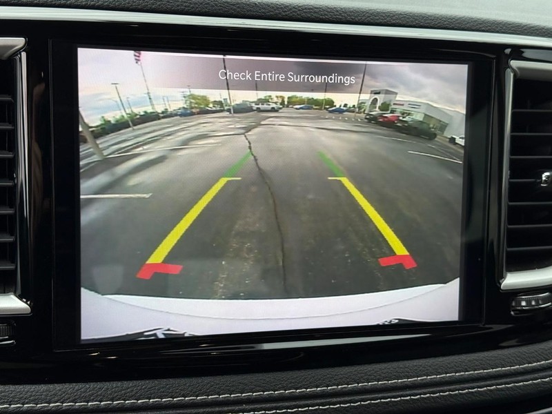 Chrysler Pacifica Vehicle Full-screen Gallery Image 26