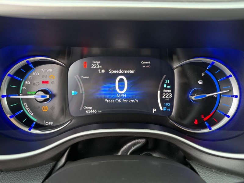 Chrysler Pacifica Vehicle Full-screen Gallery Image 30