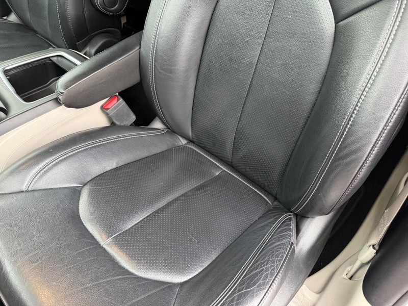 Chrysler Pacifica Vehicle Full-screen Gallery Image 32