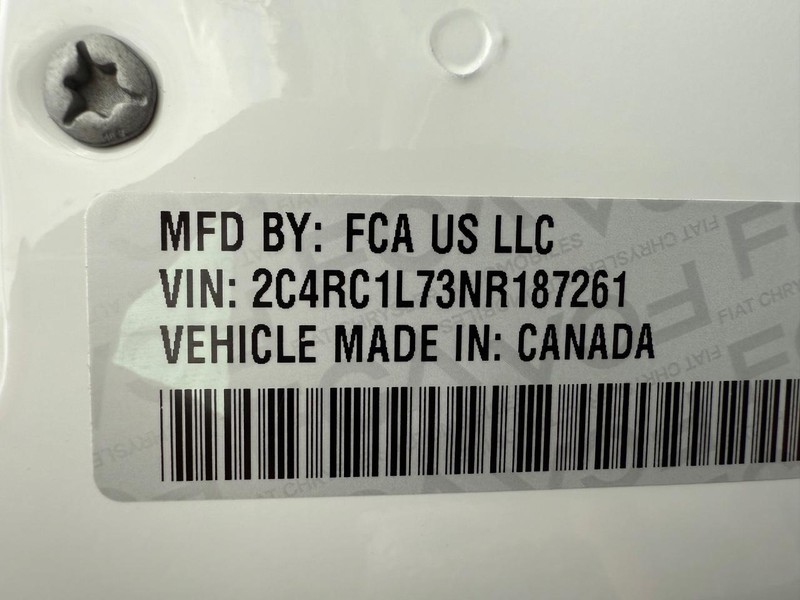 Chrysler Pacifica Vehicle Full-screen Gallery Image 33