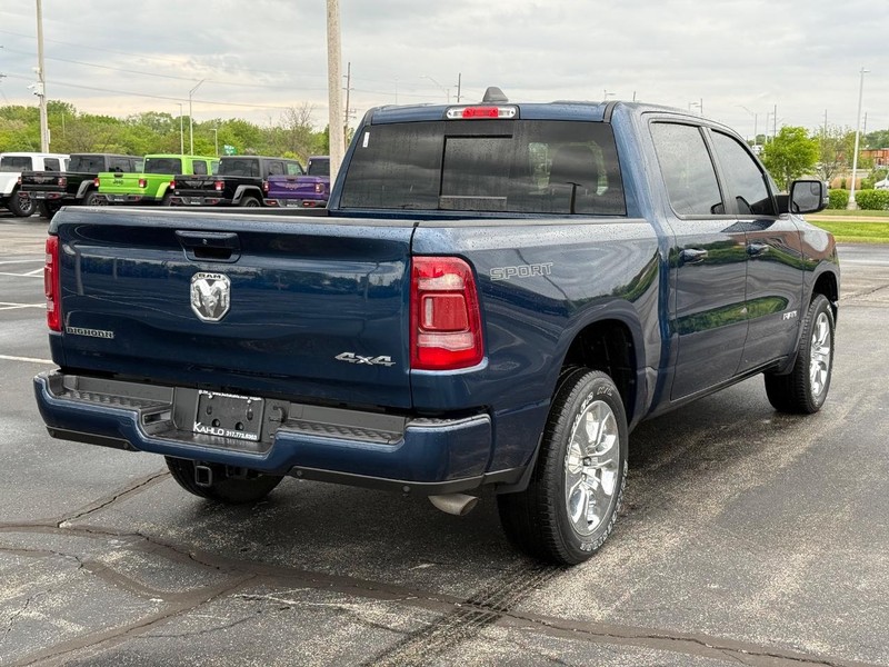Ram 1500 Vehicle Full-screen Gallery Image 3