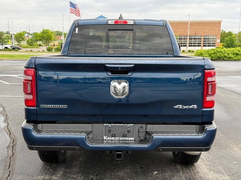Ram 1500 Vehicle Full-screen Gallery Image 4