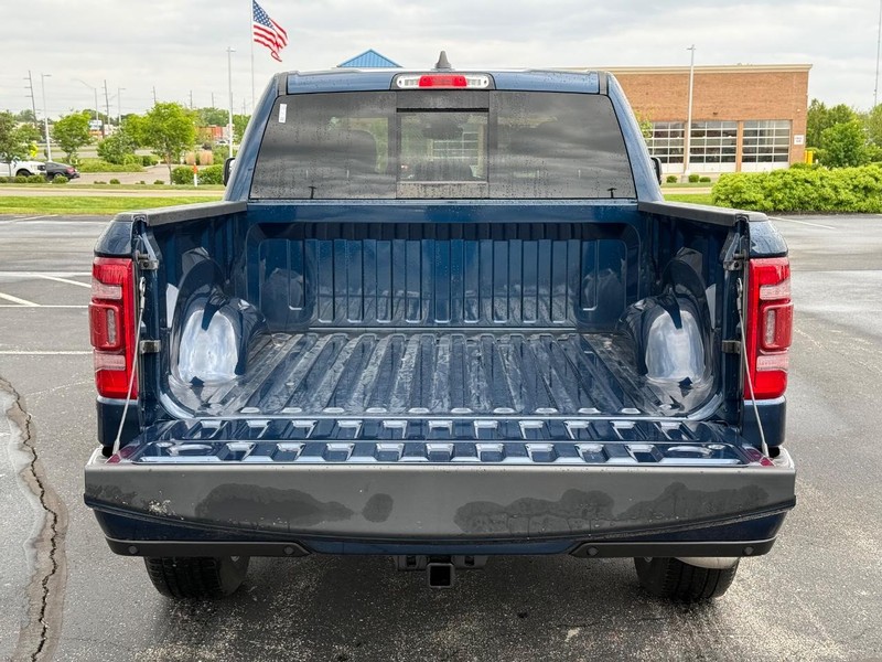 Ram 1500 Vehicle Full-screen Gallery Image 7