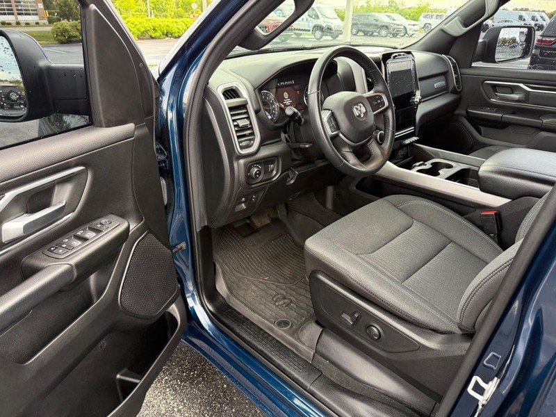 Ram 1500 Vehicle Full-screen Gallery Image 17