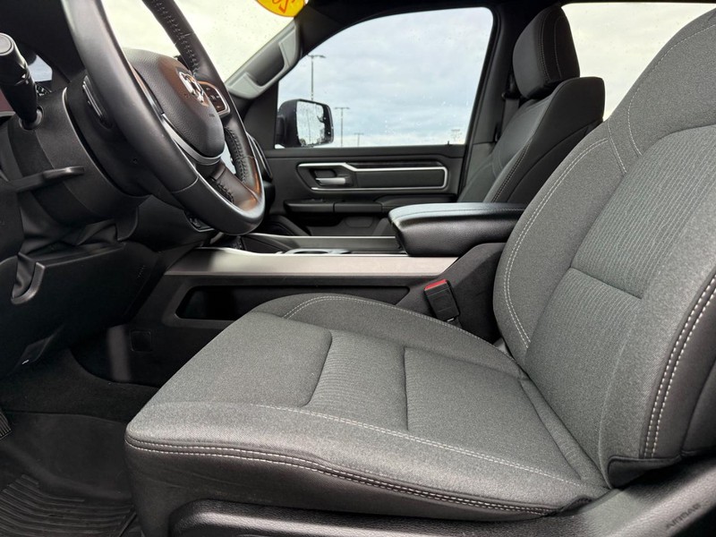 Ram 1500 Vehicle Full-screen Gallery Image 18