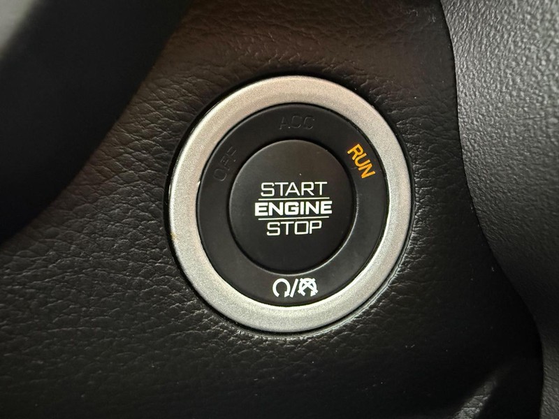 Ram 1500 Vehicle Full-screen Gallery Image 22