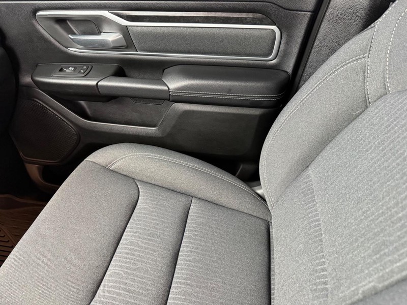Ram 1500 Vehicle Full-screen Gallery Image 26