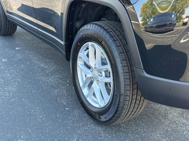 Jeep Grand Cherokee Vehicle Full-screen Gallery Image 6