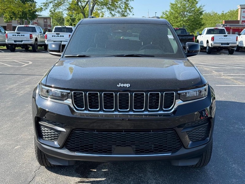 Jeep Grand Cherokee Vehicle Full-screen Gallery Image 9