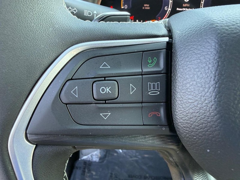 Jeep Grand Cherokee Vehicle Full-screen Gallery Image 19
