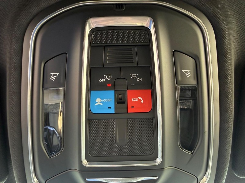 Jeep Grand Cherokee Vehicle Full-screen Gallery Image 27