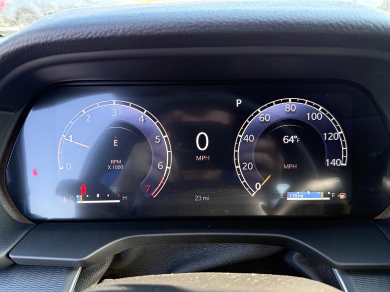 Jeep Grand Cherokee Vehicle Full-screen Gallery Image 28