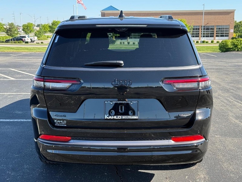 Jeep Grand Cherokee L Vehicle Full-screen Gallery Image 4