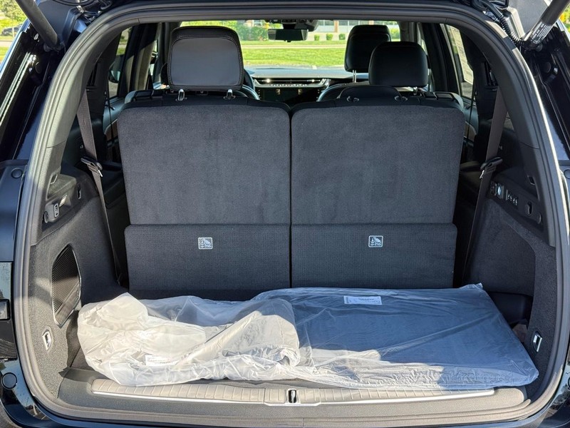 Jeep Grand Cherokee L Vehicle Full-screen Gallery Image 7