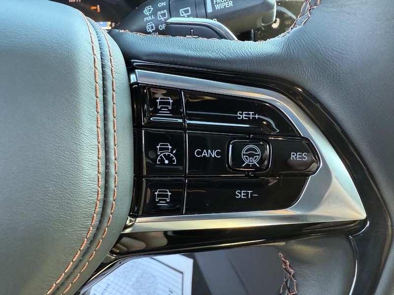 Jeep Grand Cherokee L Vehicle Full-screen Gallery Image 23