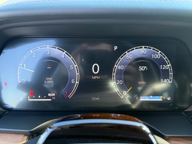 Jeep Grand Cherokee L Vehicle Full-screen Gallery Image 30