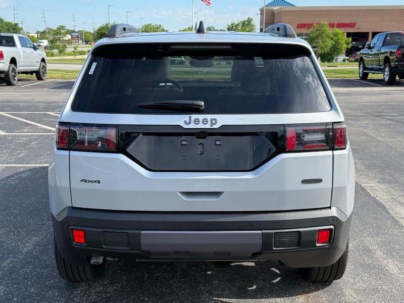 Jeep Cherokee Vehicle Full-screen Gallery Image 4
