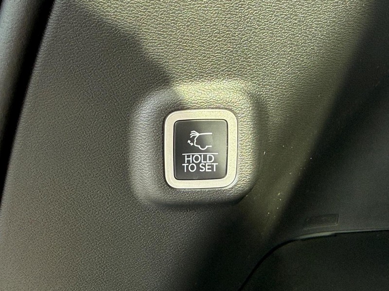 Jeep Cherokee Vehicle Full-screen Gallery Image 8