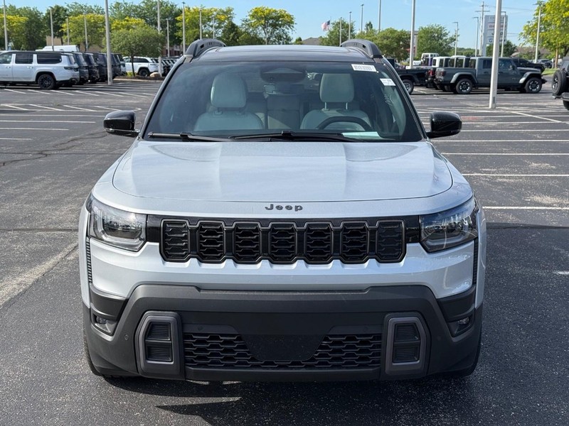Jeep Cherokee Vehicle Full-screen Gallery Image 10