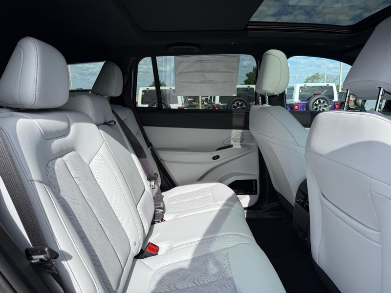 Jeep Cherokee Vehicle Full-screen Gallery Image 11