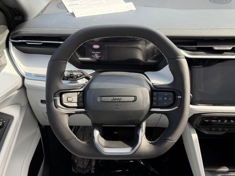Jeep Cherokee Vehicle Full-screen Gallery Image 15