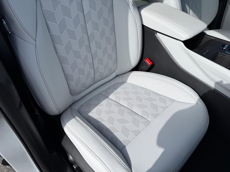 Jeep Cherokee Vehicle Full-screen Gallery Image 17