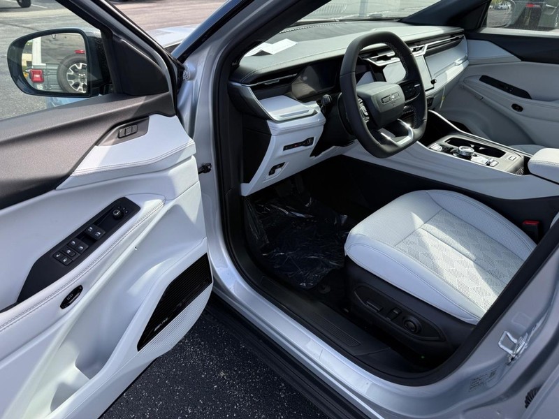 Jeep Cherokee Vehicle Full-screen Gallery Image 18
