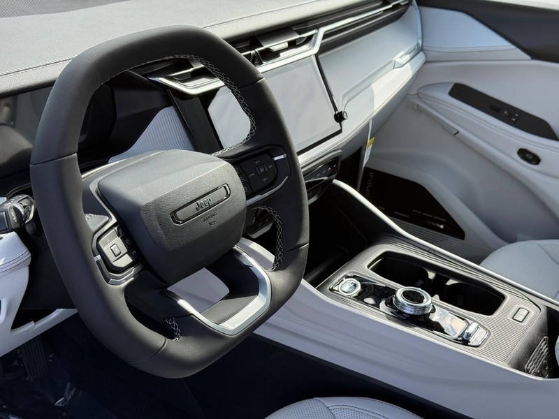 Jeep Cherokee Vehicle Full-screen Gallery Image 20