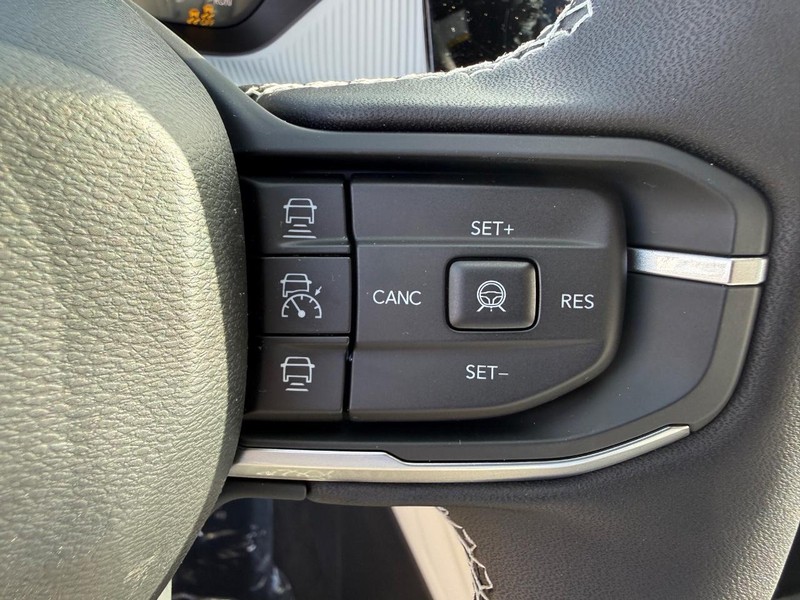 Jeep Cherokee Vehicle Full-screen Gallery Image 22