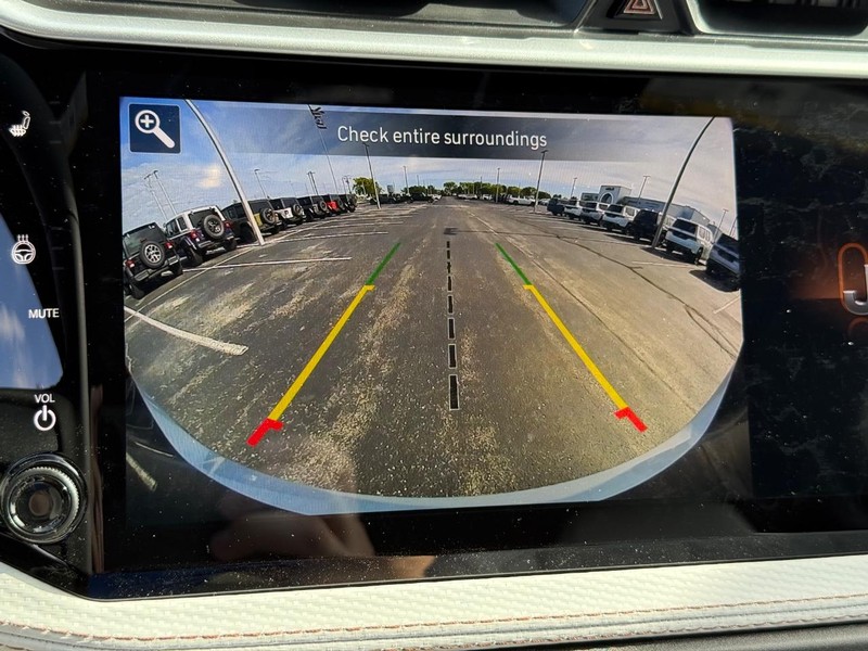 Jeep Cherokee Vehicle Full-screen Gallery Image 25
